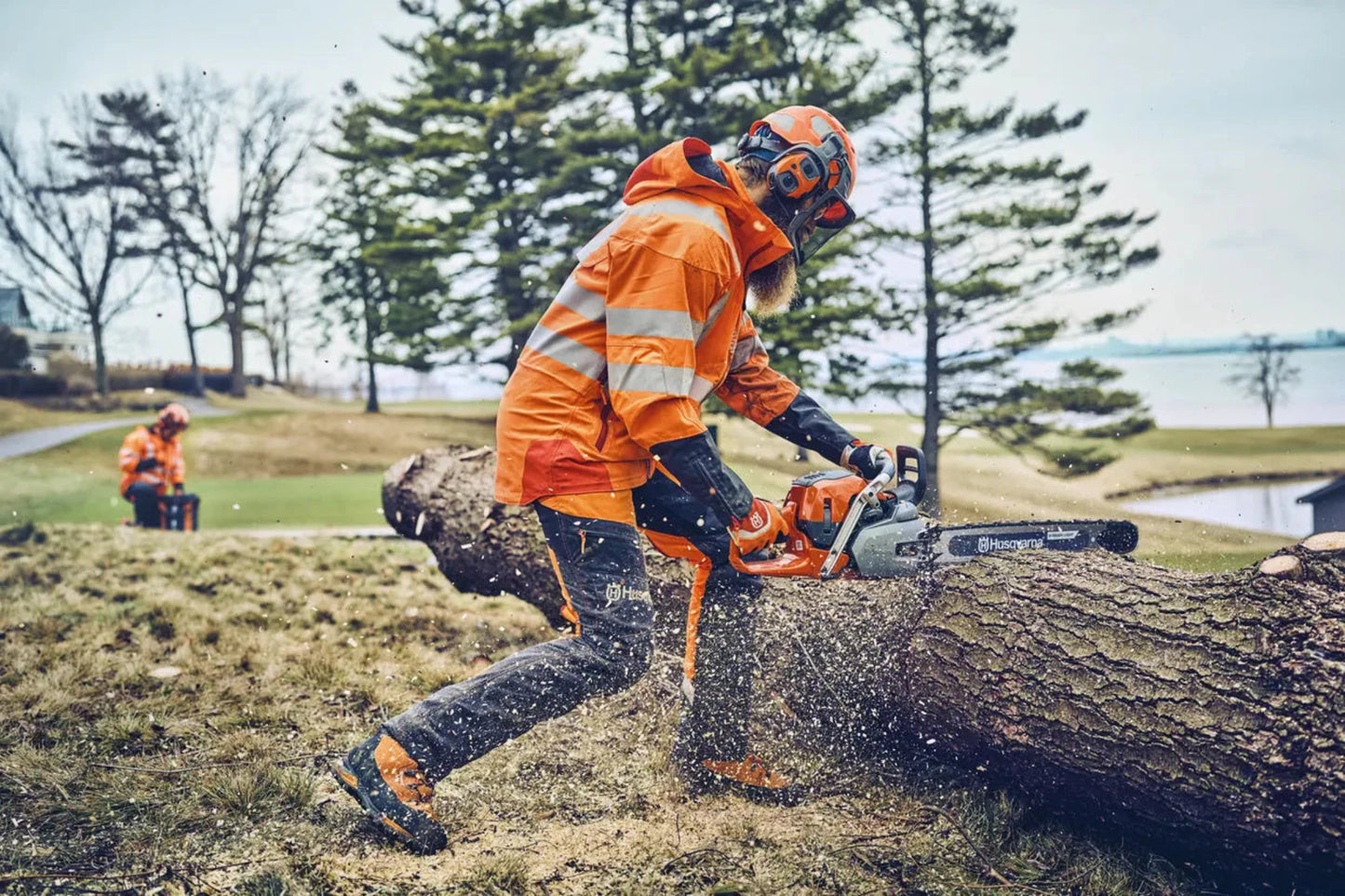 Husqvarna 562 XP Mark II Chainsaw - 59.8cc Gas Engine with 20in Guide Bar for Professionals - 970696720