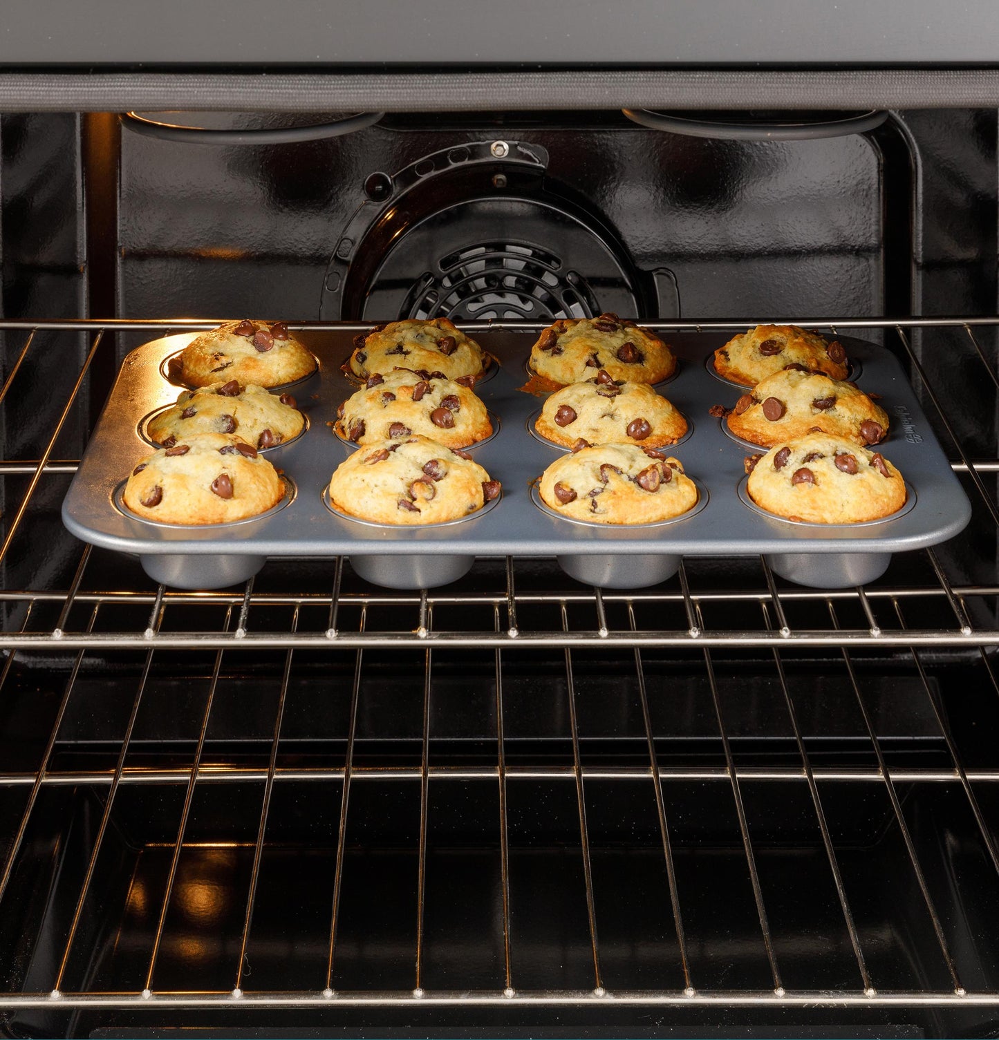 GE APPLIANCES GRS600AVWW GE® ENERGY STAR® 30" Slide-In Electric Convection Range with No Preheat Air Fry and EasyWash™ Oven Tray White - GRS600AVWW