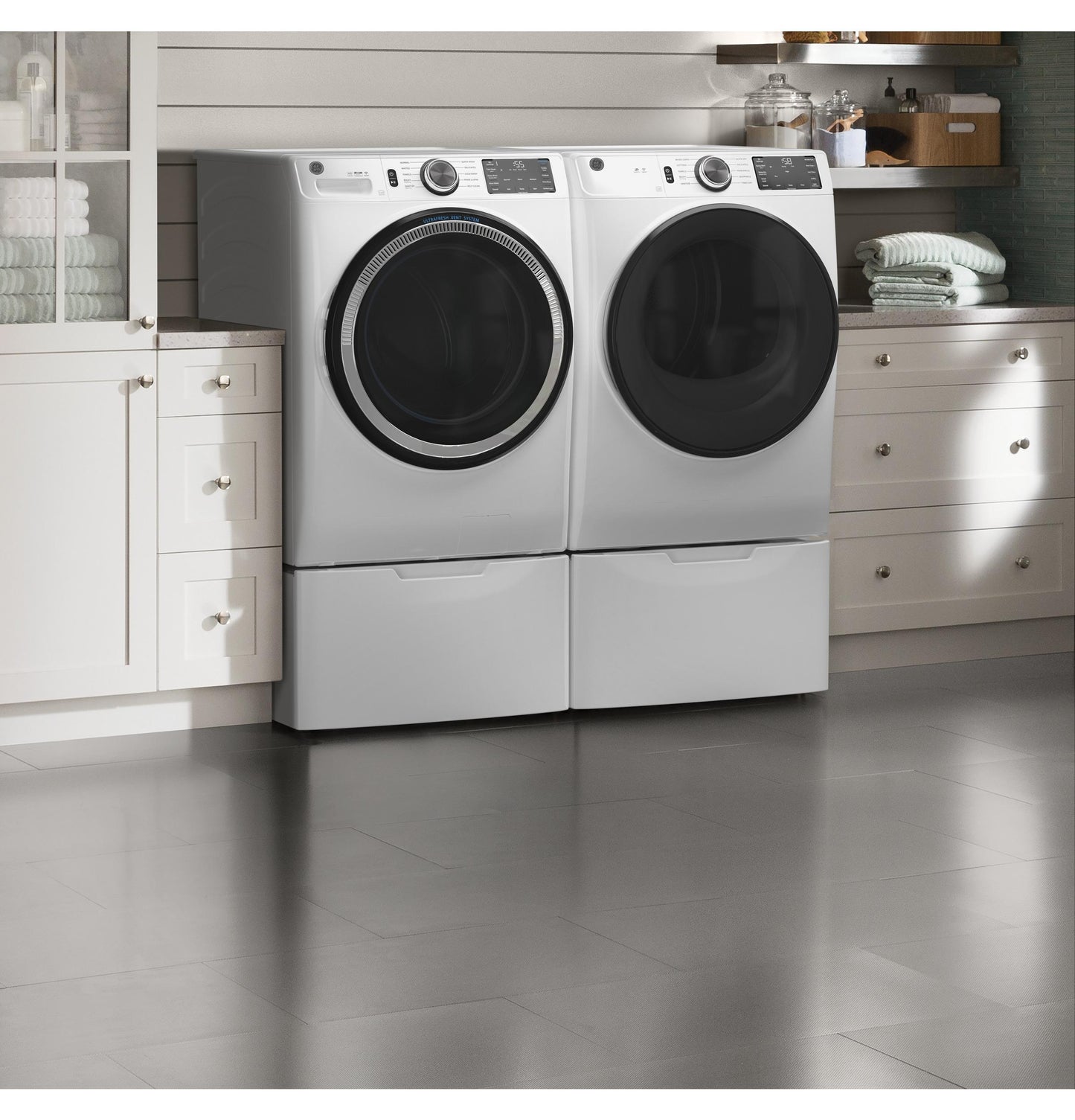 GE APPLIANCES GE 7.8 cu. ft. Capacity Smart Front Load Gas Dryer with Sanitize Cycle White - GFD55GSSNWW
