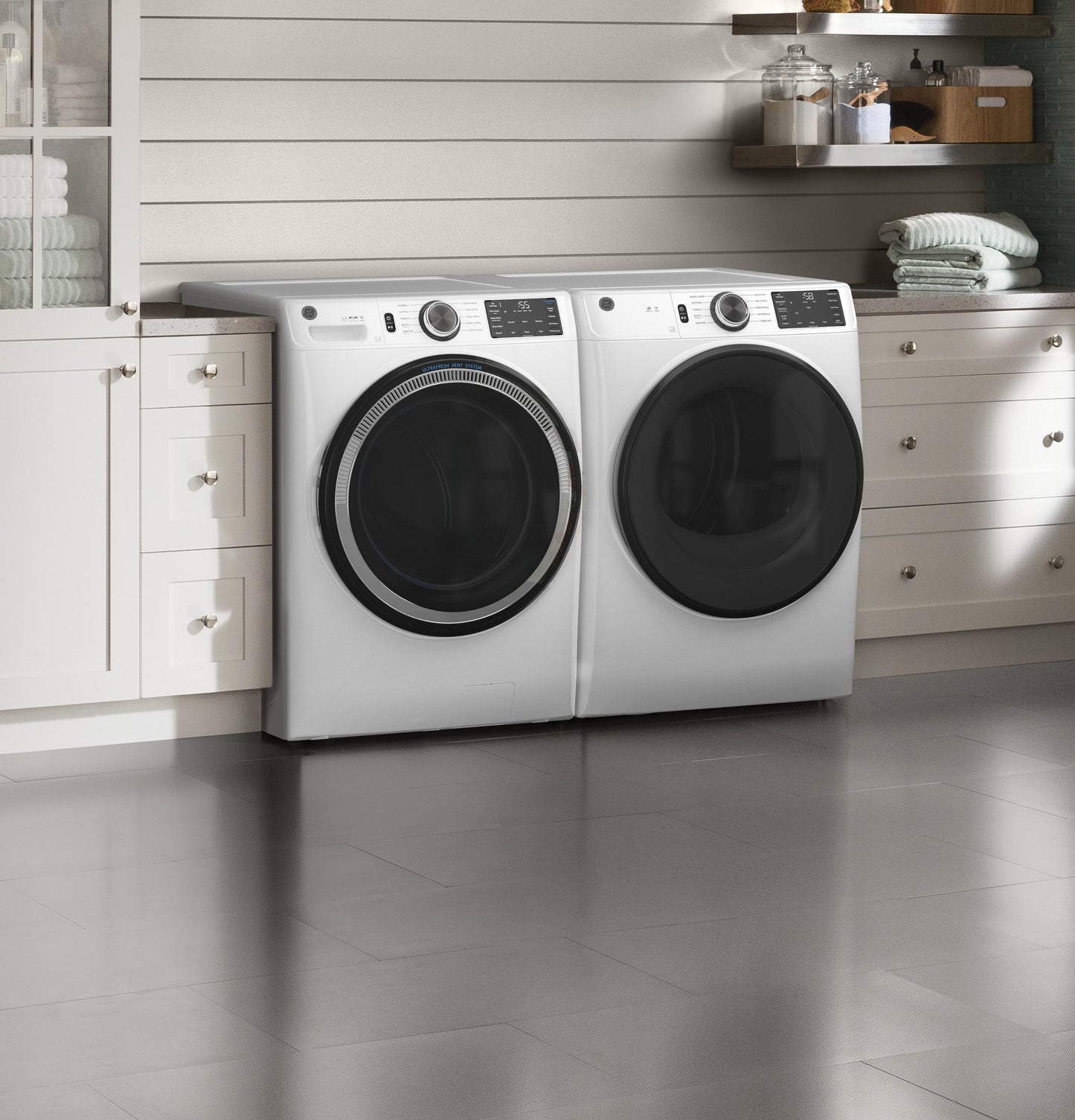 GE APPLIANCES GFW550SSNWW GE® ENERGY STAR 4.8 cu. ft. Capacity Smart Front Load  Washer with UltraFresh Vent System with OdorBlock™ and Sanitize w/Oxi White - GFW550SSNWW