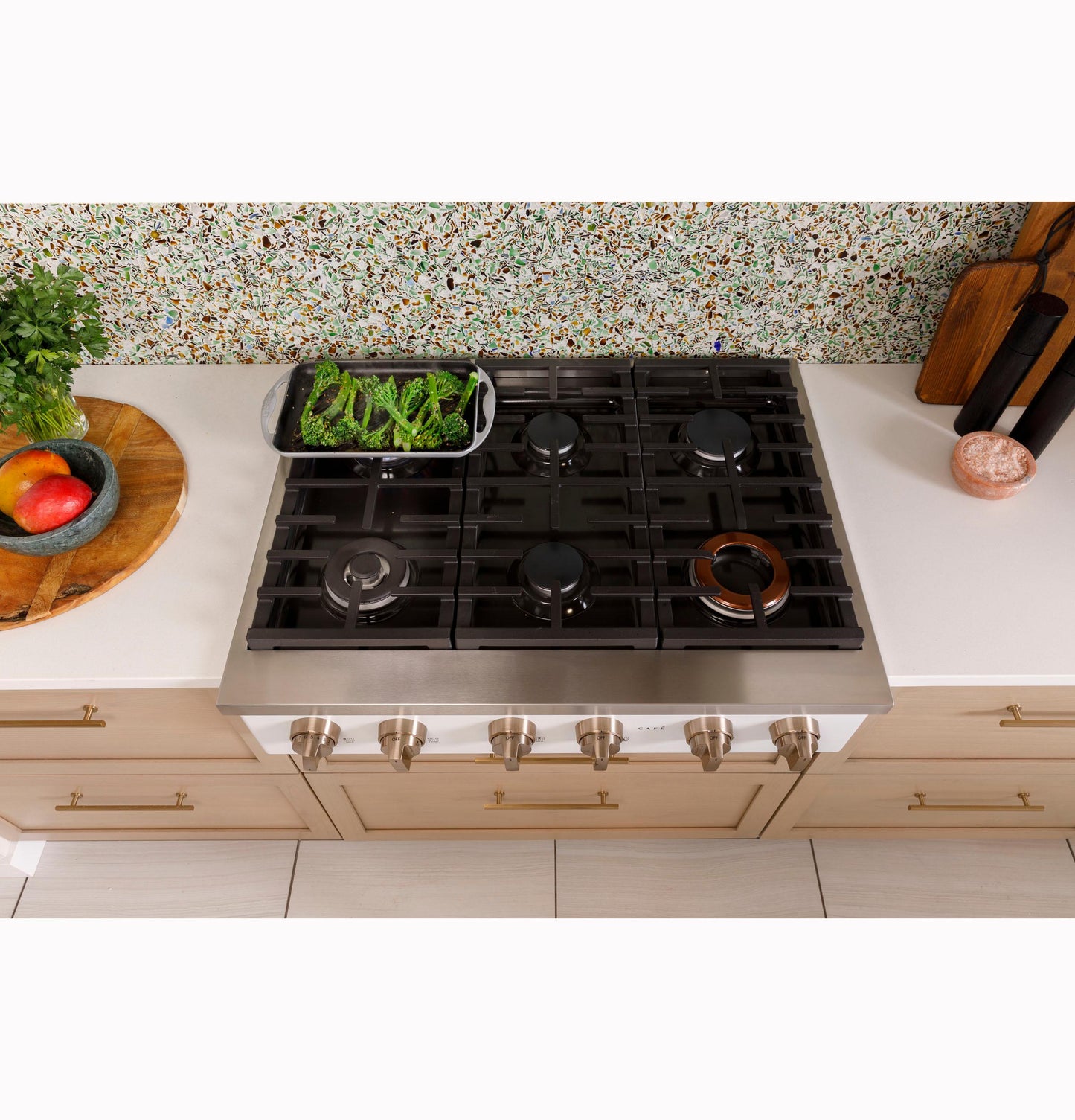 CAFE CGU366P3TD1 CAFé36" Commercial-Style Gas Rangetop with 6 Burners (Natural Gas) Black - CGU366P3TD1