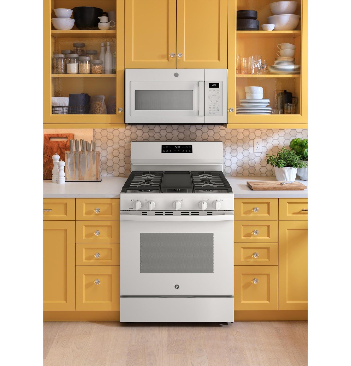 GE APPLIANCES GGF500PVWW GE® 30" Free-Standing Gas Range with Crisp Mode White - GGF500PVWW
