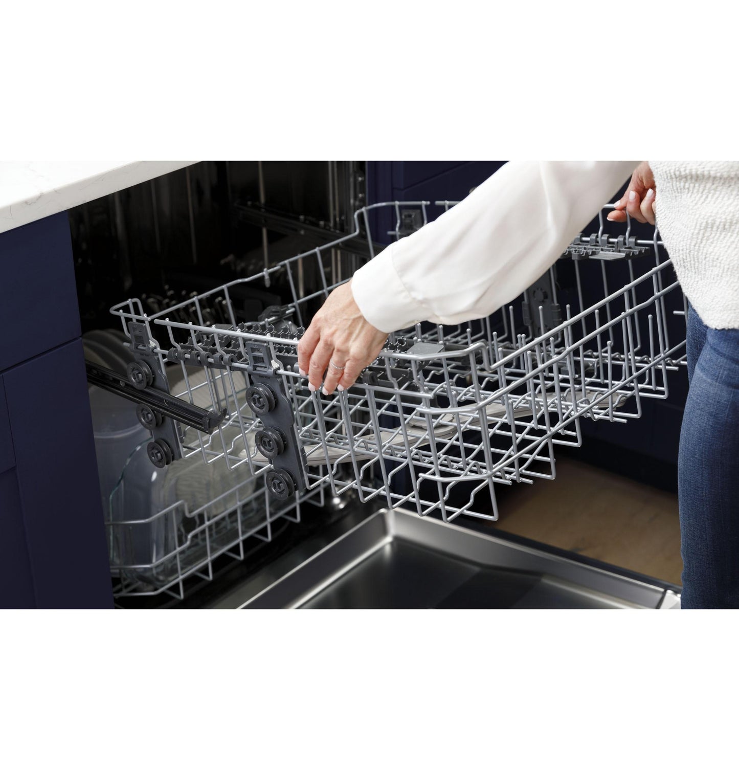 GE APPLIANCES GDF550PGRBB GE® ENERGY STAR® Front Control with Plastic Interior Dishwasher with Sanitize Cycle & Dry Boost Black