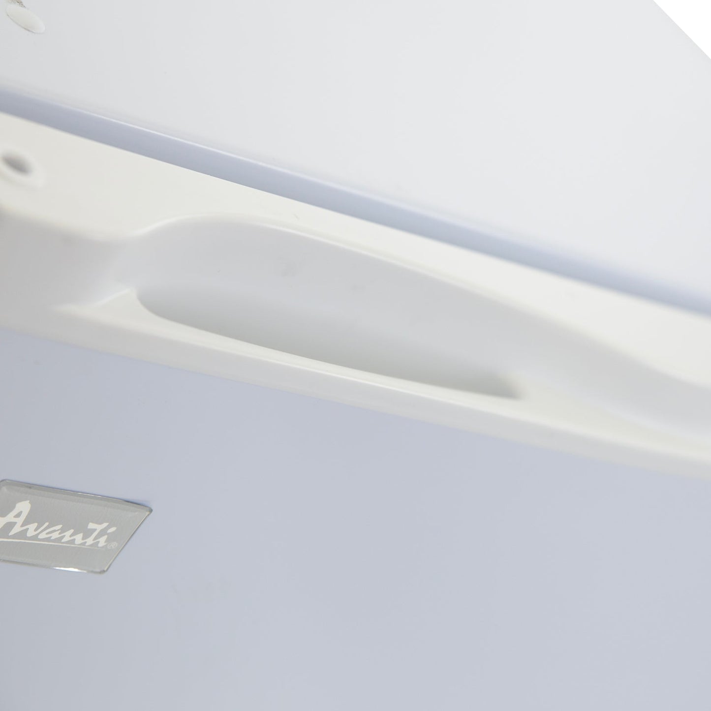AVANTI Avanti 2.8 cu. ft. Vertical Freezer White - VF306