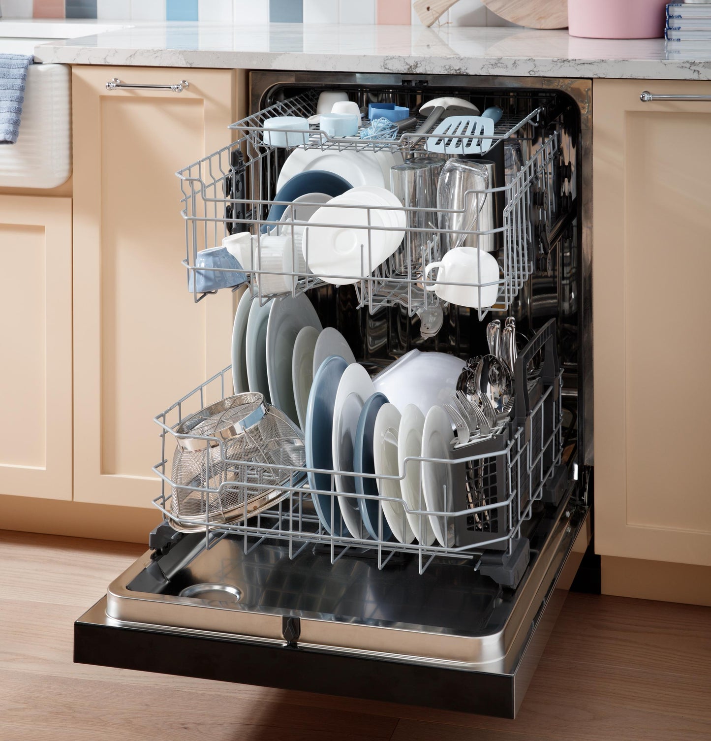 GE APPLIANCES GDT650SYVFS GE ENERGY STAR Fingerprint Resistant Top Control with in Stainless Steel Interior Dishwasher with Sanitize Cycle in Stainless Steel - GDT650SYVFS