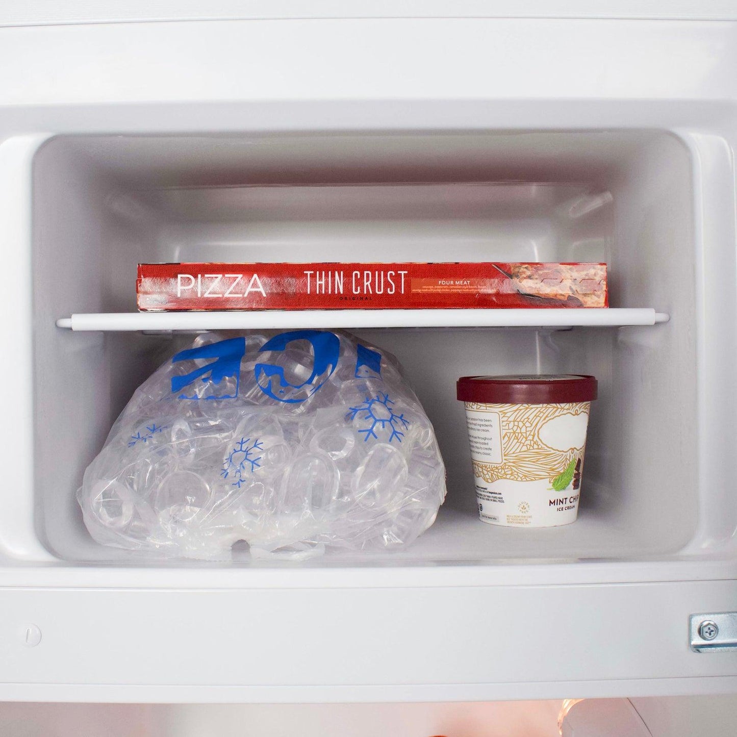 AVANTI RA730B0W Avanti Apartment Refrigerator, 7.3 cu. ft - White / 7.3 cu. ft - RA730B0W