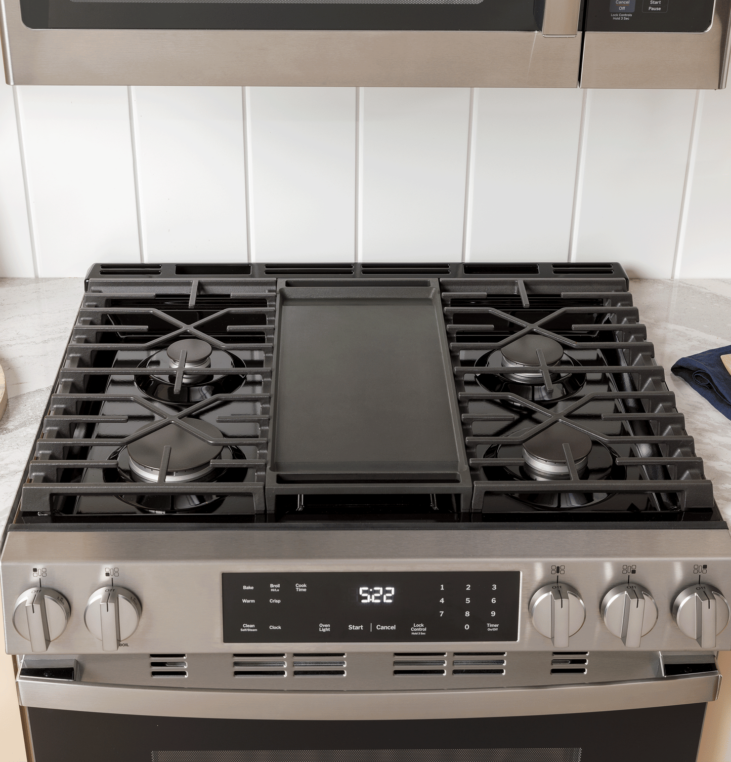 GE APPLIANCES GGS600AVWW GE® 30" Slide-In Front-Control Convection Gas Range with No Preheat Air Fry and EasyWash™ Oven Tray White - GGS600AVWW