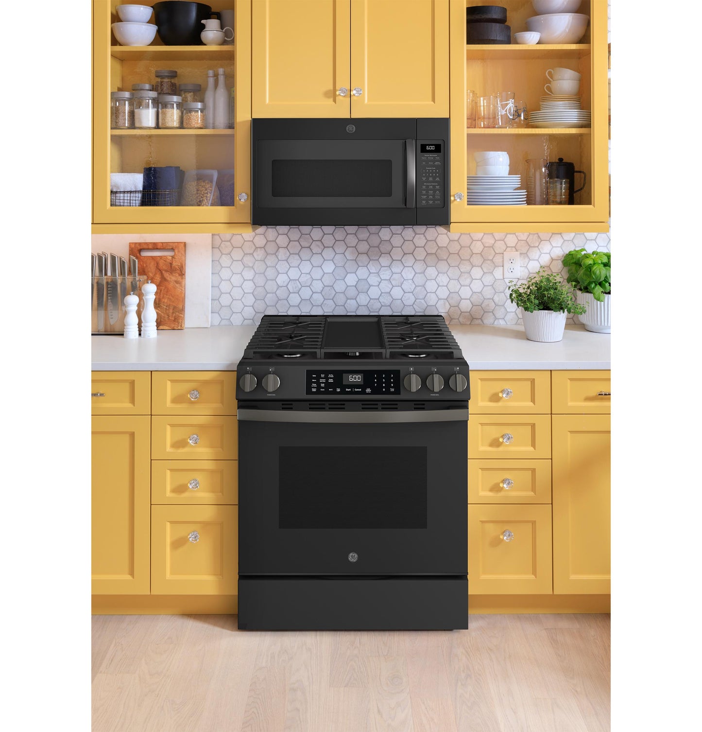 GE APPLIANCES GGS600AVDS GE® 30" Slide-In Front-Control Convection Gas Range with No Preheat Air Fry and EasyWash™ Oven Tray Black Slate - GGS600AVDS