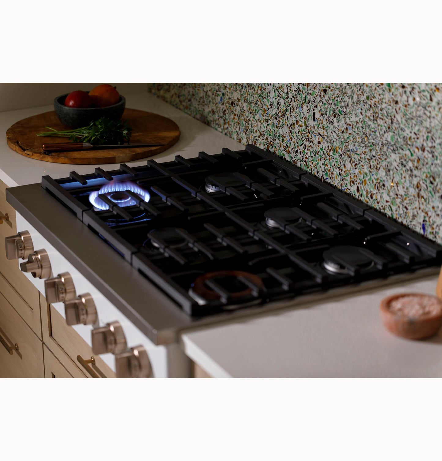 CAFE CGU366P4TW2 CAFé 36" Commercial-Style Gas Rangetop with 6 Burners (Natural Gas) White - CGU366P4TW2