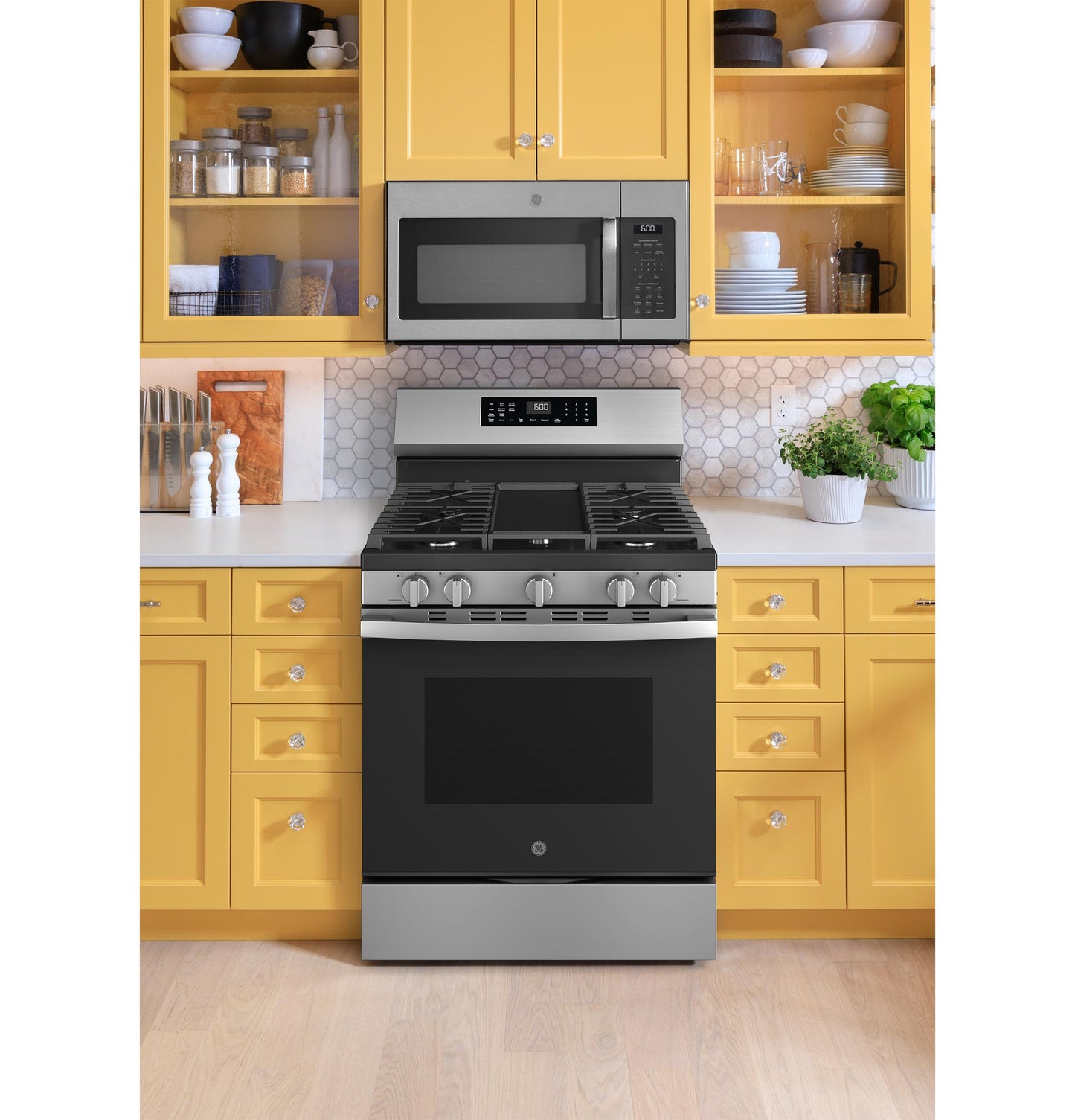 GE APPLIANCES GGF600AVSS GE® 30" Free-Standing Gas Convection Range with No Preheat Air Fry and EasyWash™ Oven Tray in Stainless Steel - GGF600AVSS