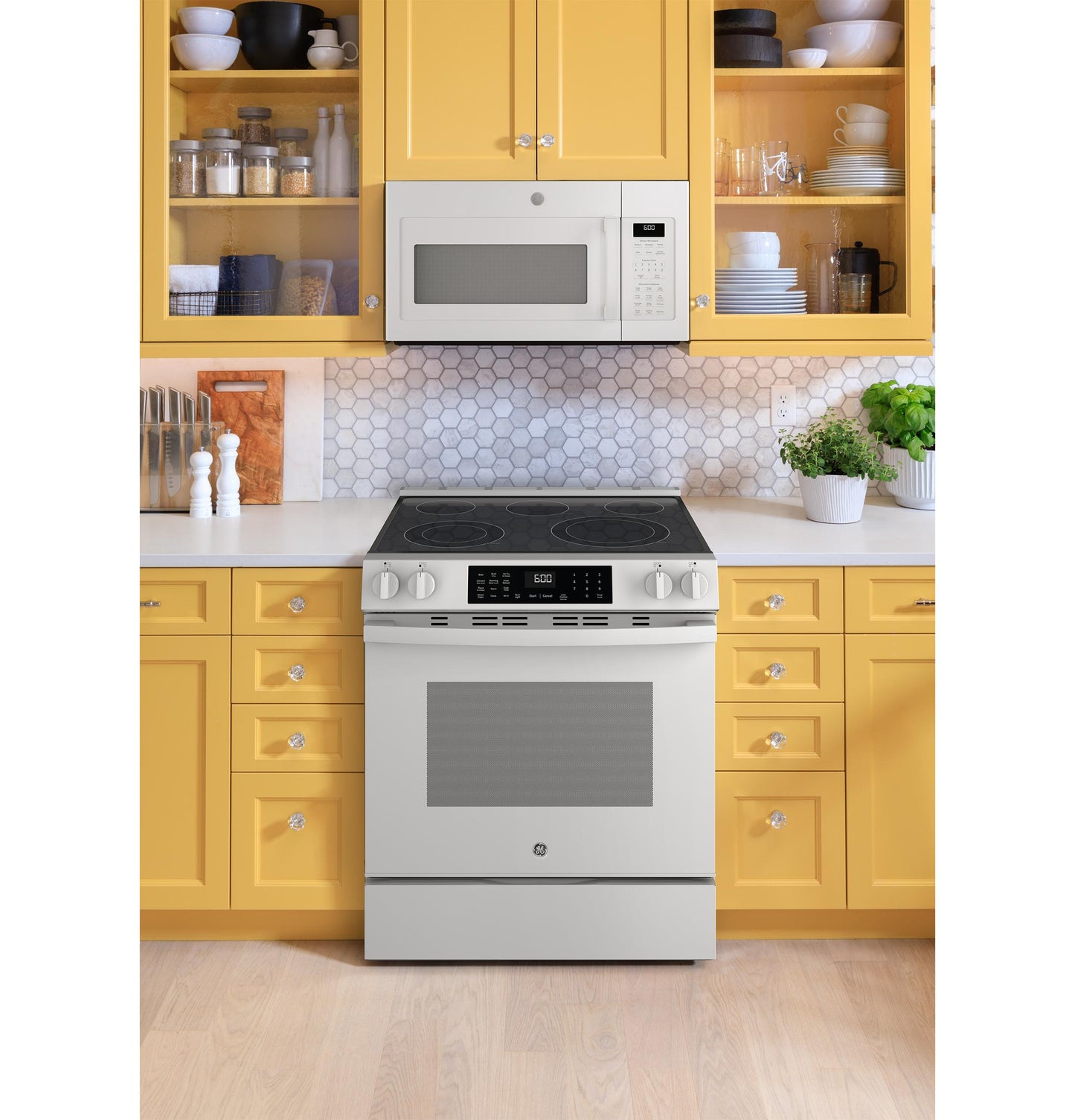 GE APPLIANCES GRS600AVWW GE® ENERGY STAR® 30" Slide-In Electric Convection Range with No Preheat Air Fry and EasyWash™ Oven Tray White - GRS600AVWW