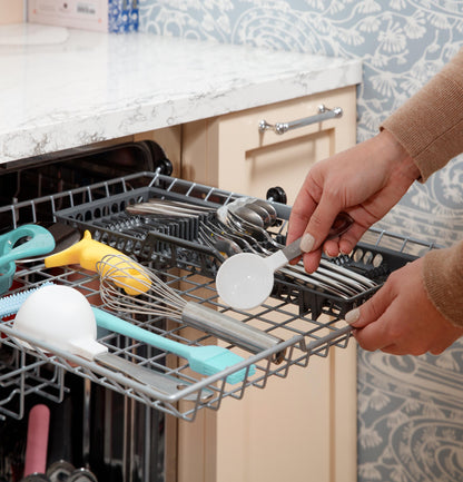 GE APPLIANCES GDT670SGVWW GE® ENERGY STAR® Top Control with in Stainless Steel Interior Dishwasher with Sanitize Cycle White - GDT670SGVWW