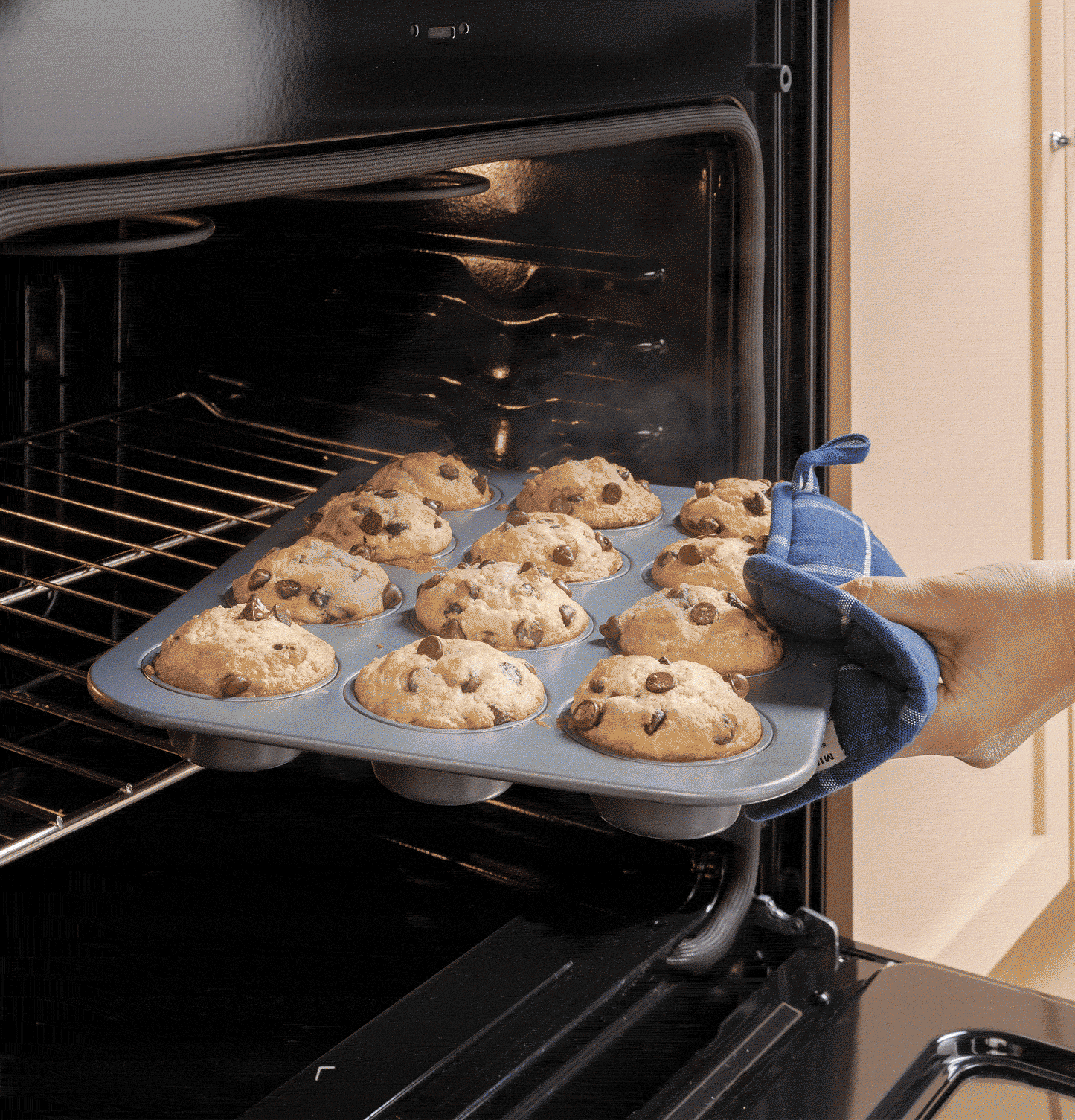 GE APPLIANCES GRS600AVWW GE® ENERGY STAR® 30" Slide-In Electric Convection Range with No Preheat Air Fry and EasyWash™ Oven Tray White - GRS600AVWW