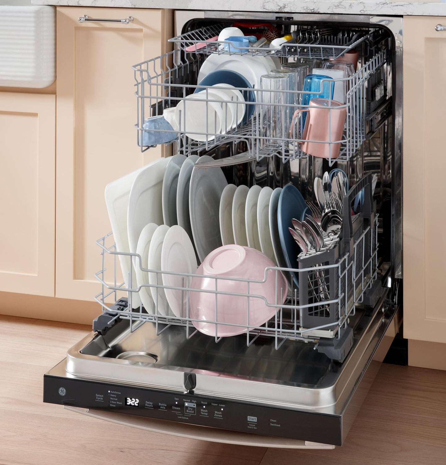 GE APPLIANCES GDT670SGVWW GE® ENERGY STAR® Top Control with in Stainless Steel Interior Dishwasher with Sanitize Cycle White - GDT670SGVWW