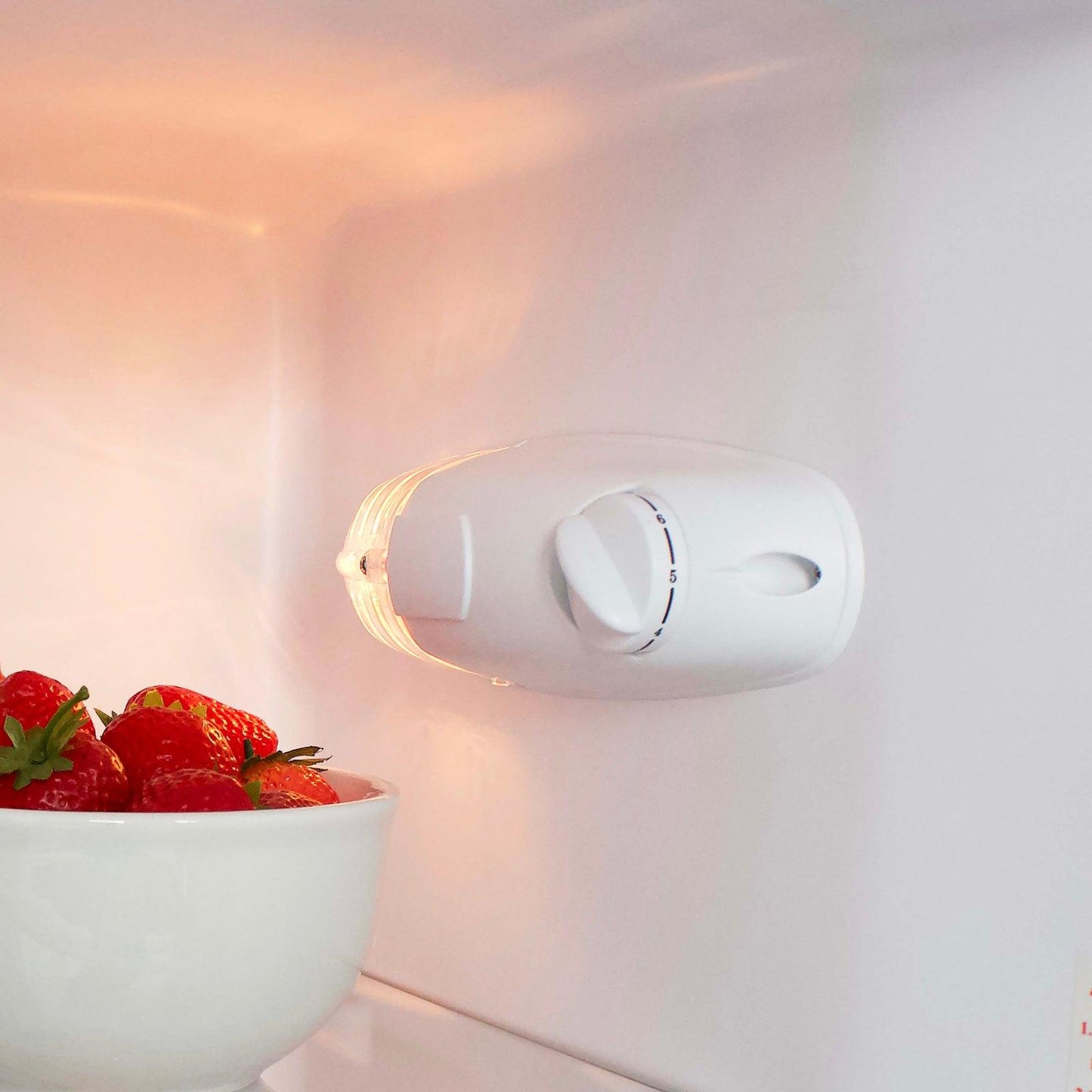 AVANTI RA730B0W Avanti Apartment Refrigerator, 7.3 cu. ft - White / 7.3 cu. ft - RA730B0W