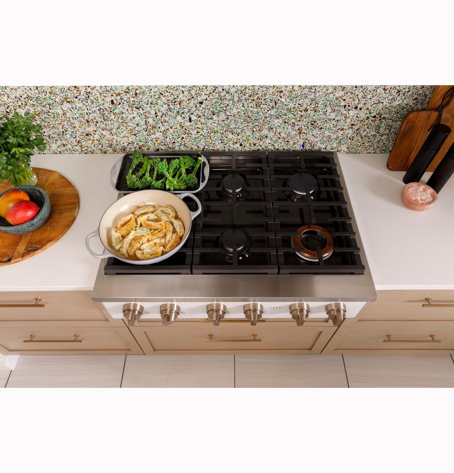 CAFE CGU366P3TD1 CAFé36" Commercial-Style Gas Rangetop with 6 Burners (Natural Gas) Black - CGU366P3TD1
