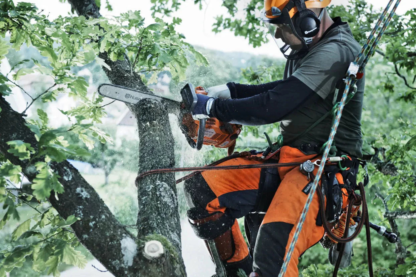 Husqvarna T540 XP II Top Handle Chainsaw - 35.7cc Gas Engine with 16in Guide Bar for Professional Arborists - 970484016