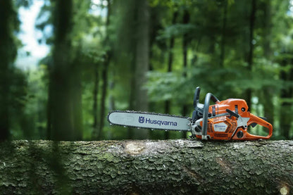 Husqvarna 562 XP Chainsaw - 59.8cc Gas Engine with 24in Guide Bar for Professionals - 970502106