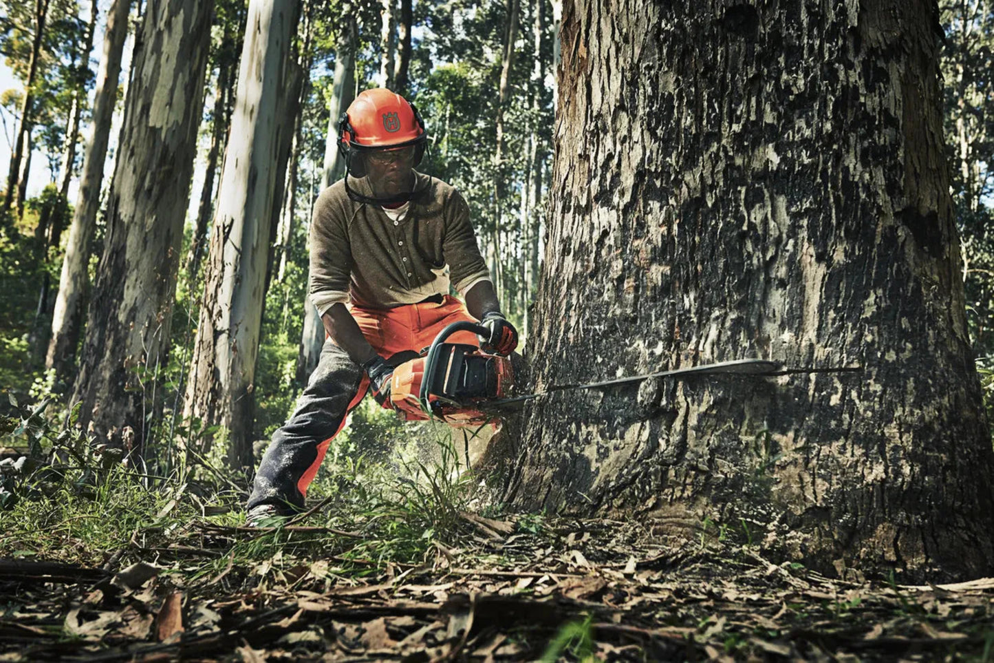 Husqvarna 390 XP Chainsaw - 88cc Gas Engine with 32in Guide Bar for Professionals - 965060732