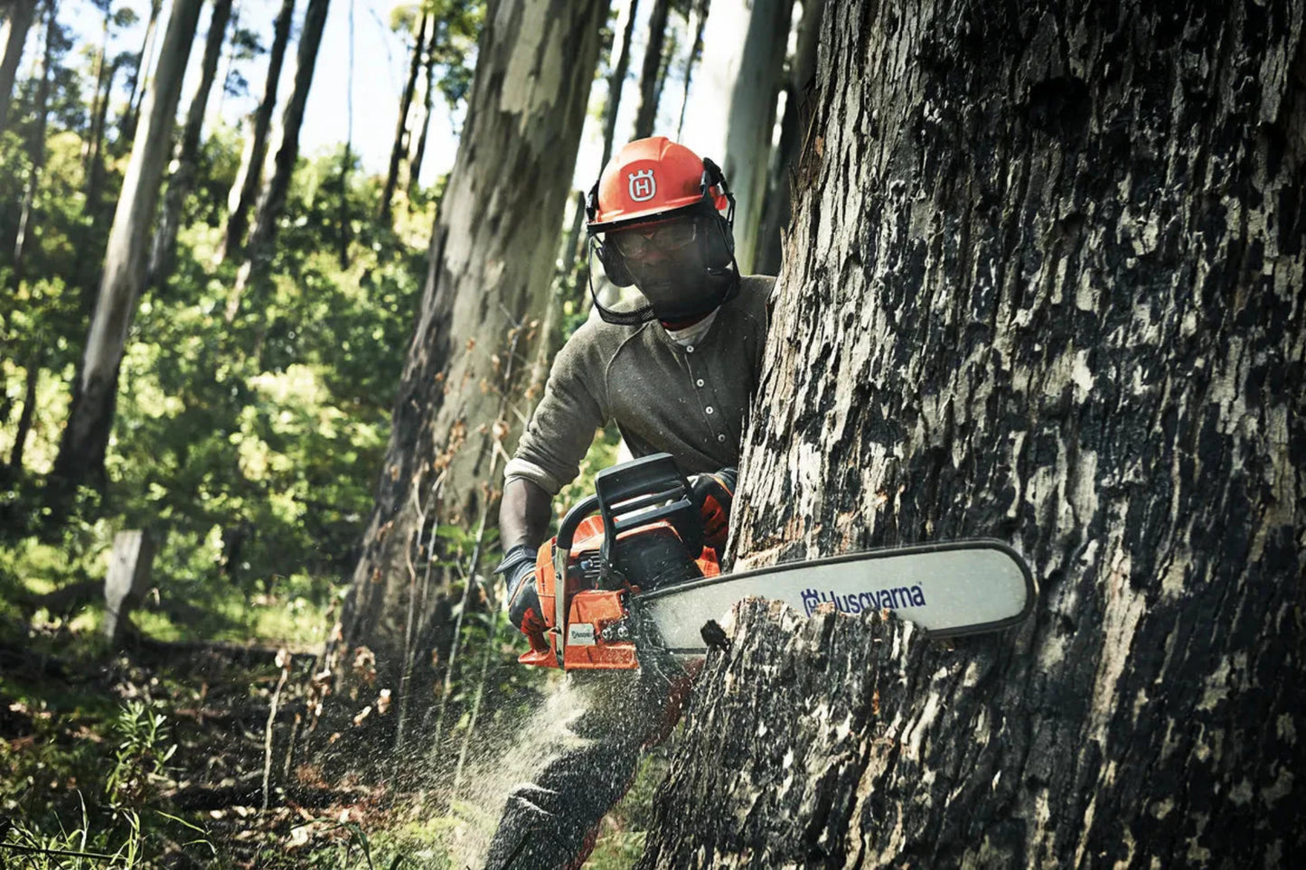 Husqvarna 390 XP Chainsaw - 88cc Gas Engine with 32in Guide Bar for Professionals - 965060732