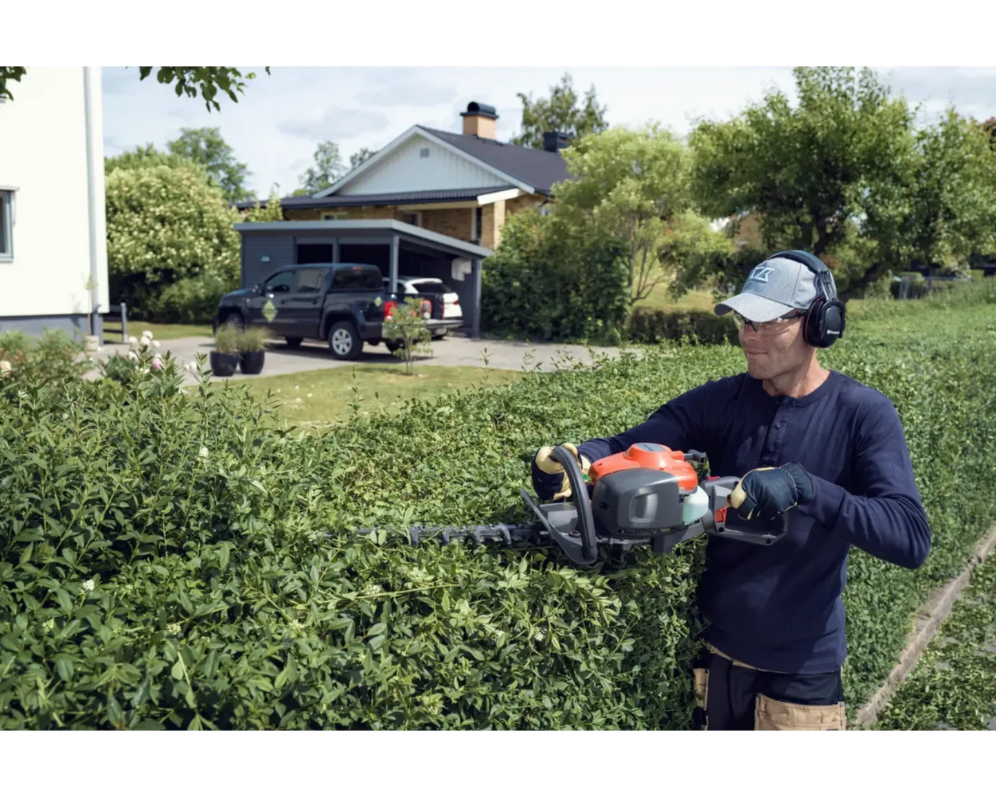 Husqvarna 322HD60 Hedge Trimmer - 967658901
