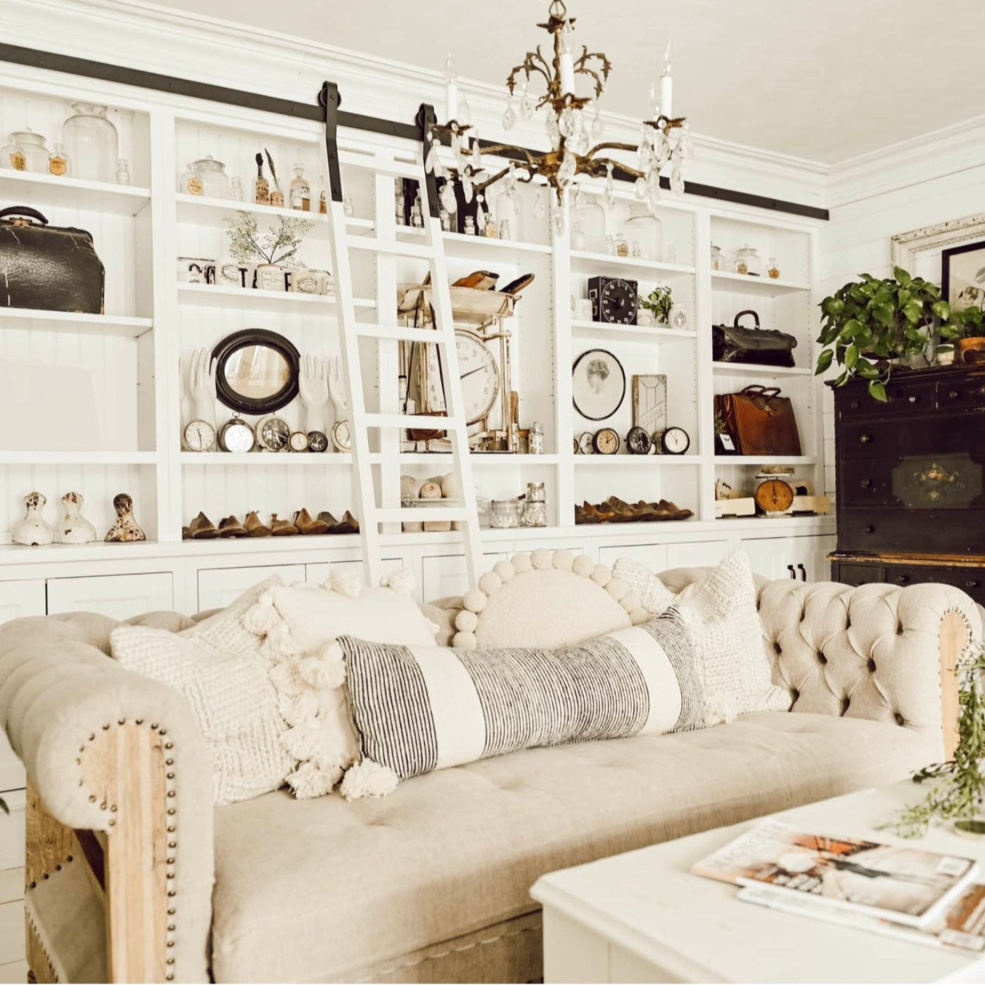 Park Hill Collections Country French Hillcrest Tufted Sofa - EFS81664