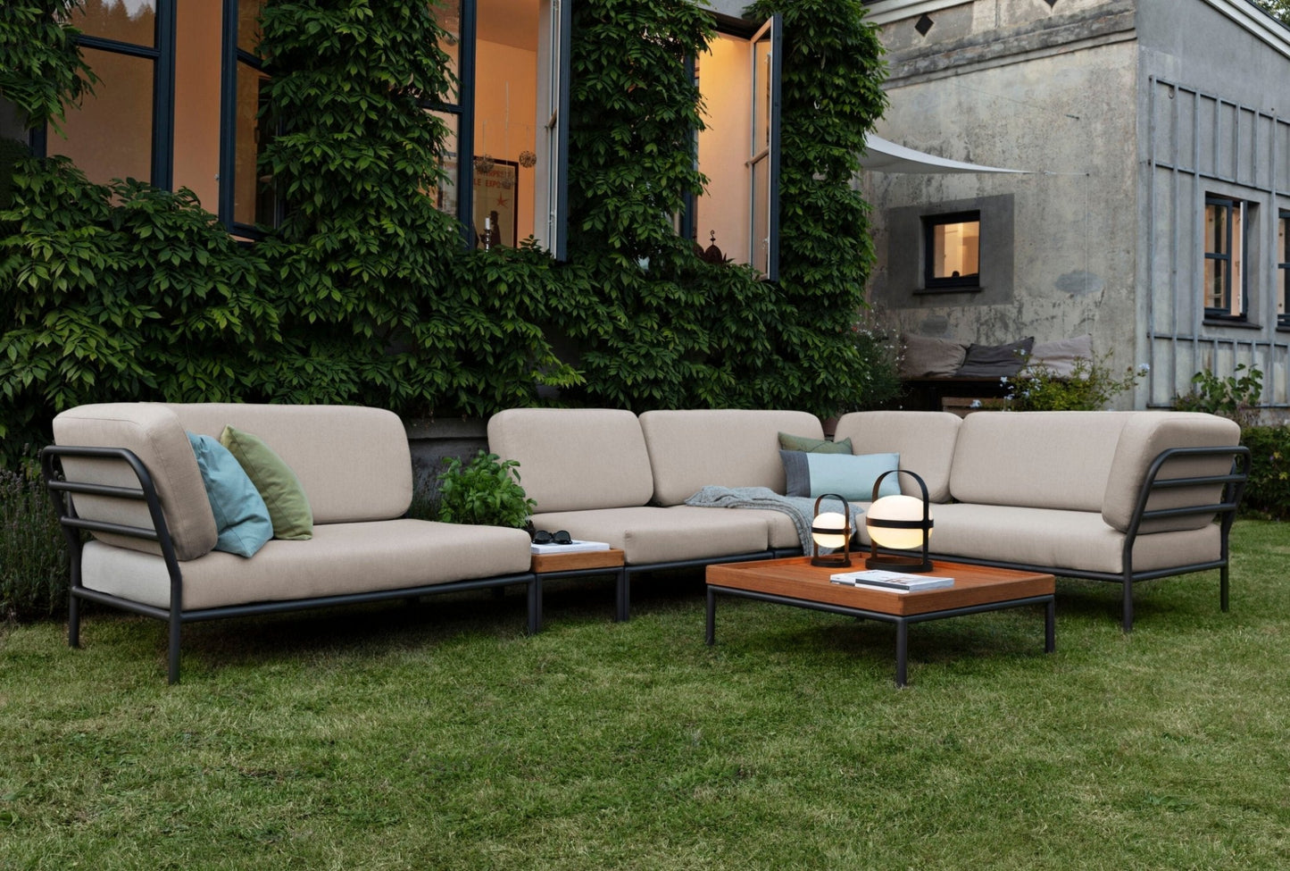 HOUE LEVEL Coffee Table