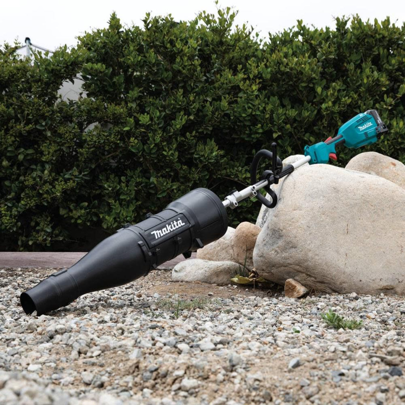 Makita (XUX02SM1X3) 18V LXT Lithium-Ion Brushless Cordless Couple Shaft Power Head Kit w/ 13" String Trimmer & Blower Attachments (4.0Ah) - XUX02SM1X3