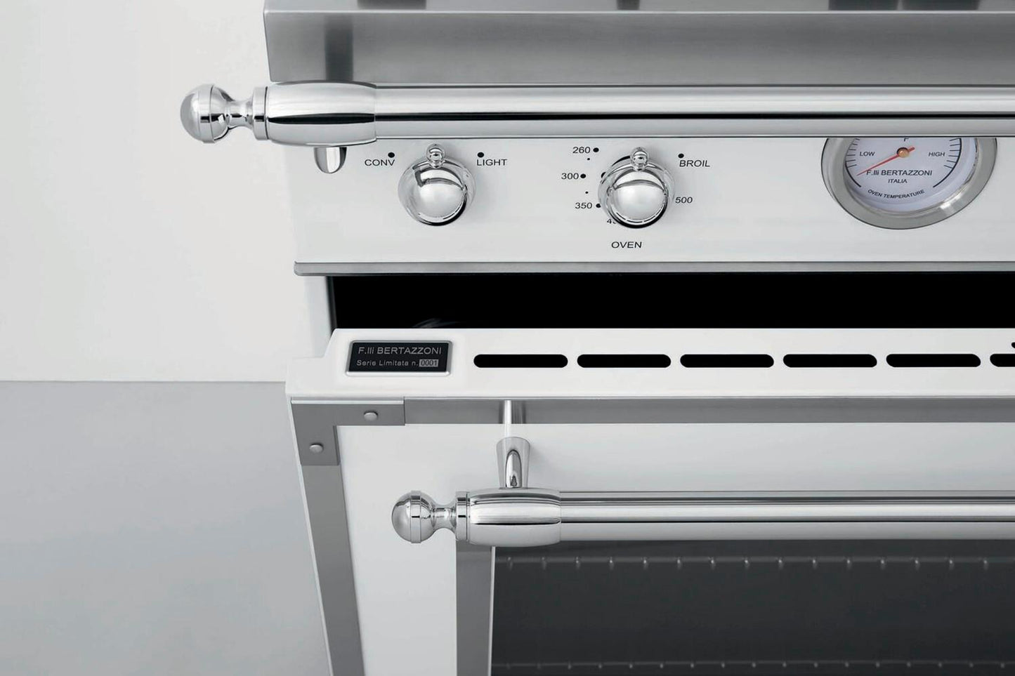 BERTAZZONI HER366BCFGMNET Heritage 36" Range All Gas Nero Black - HER366BCFGMNET