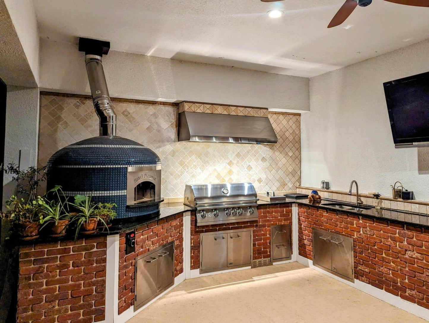 ProLine Wall-Mounted Range Hood, Convertible, 1000/2000 CFM - PLJW 109