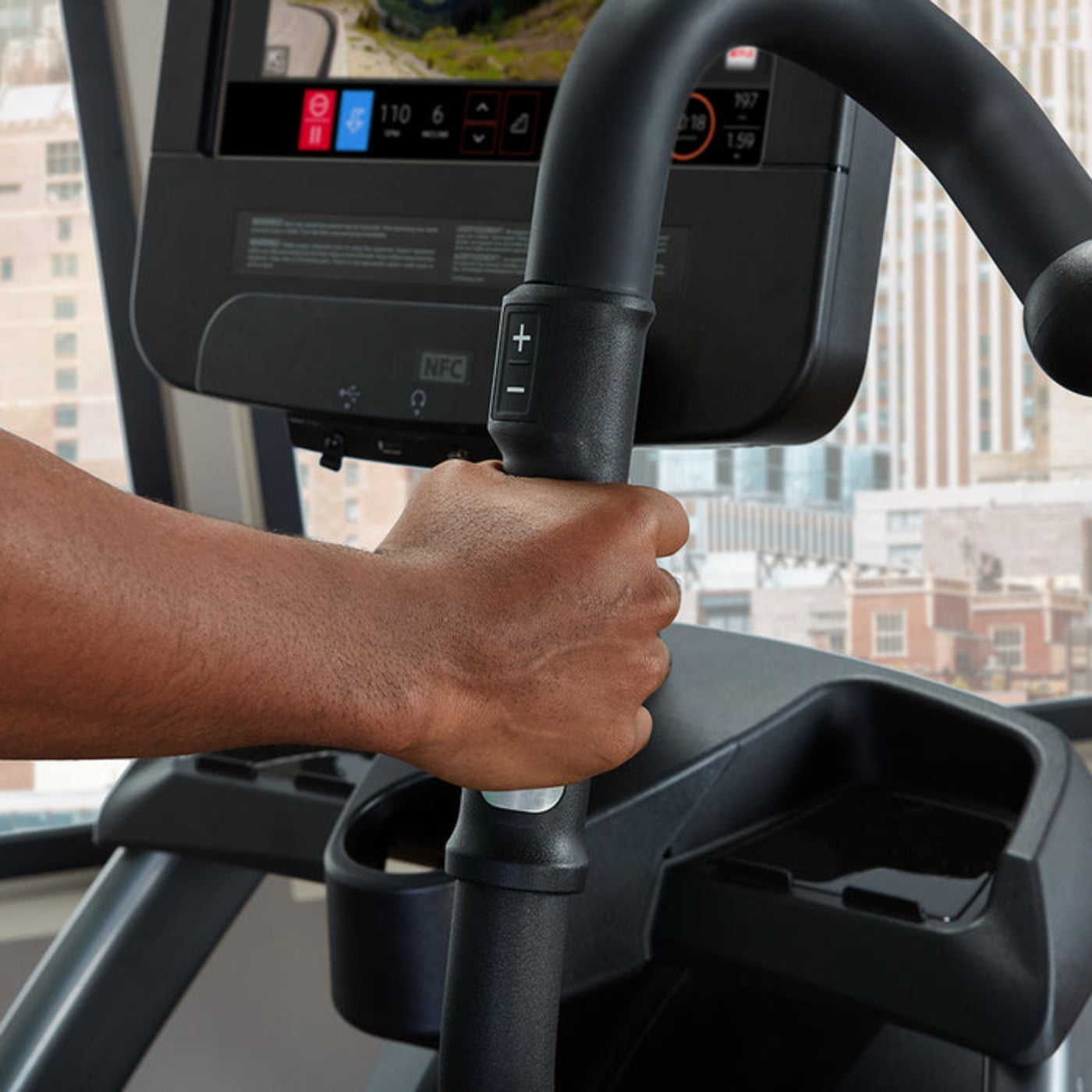 Life Fitness Total-Body Arc Trainer - INA-CSTSE424-BLKF-13