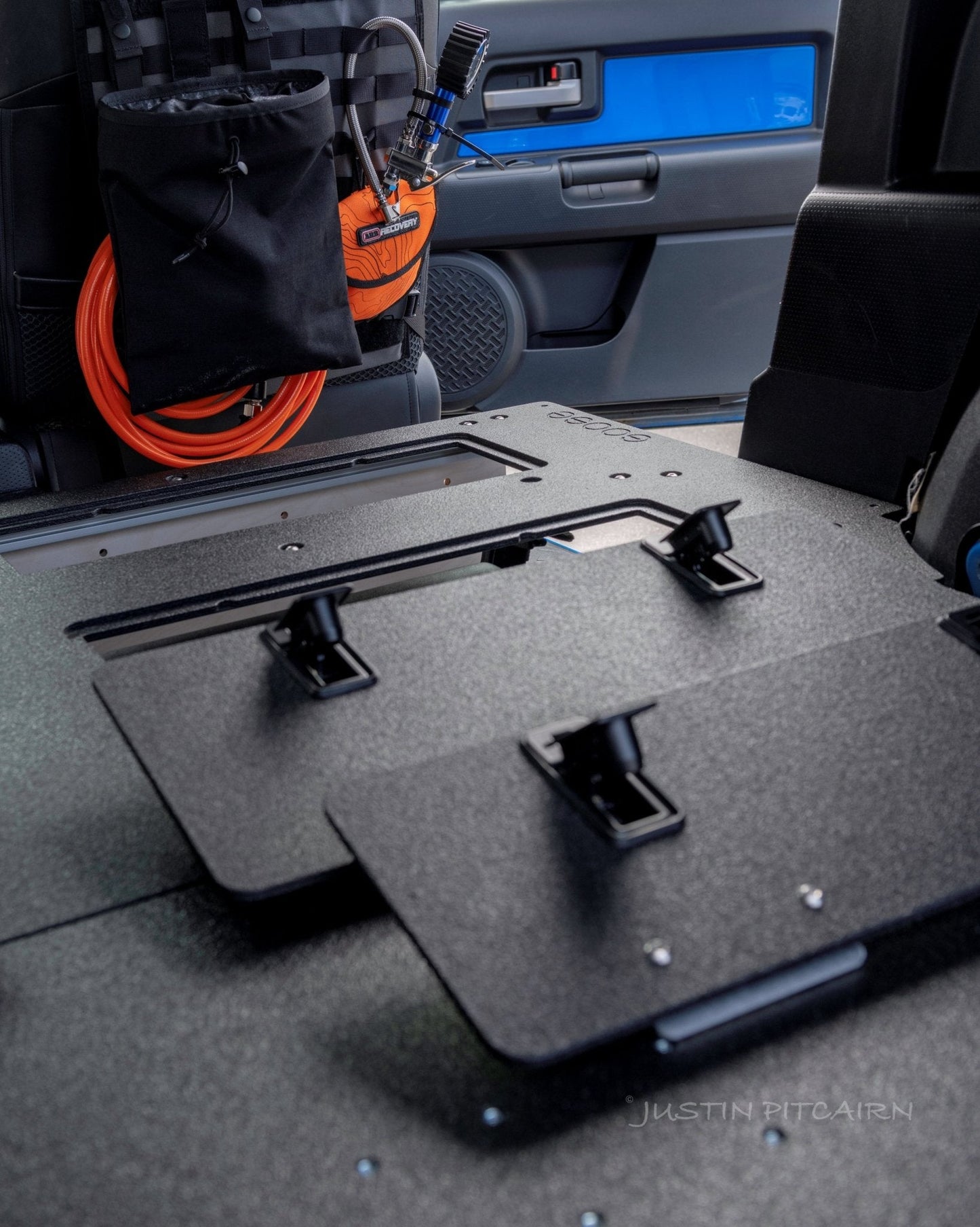 GOOSE GEAR Toyota FJ Cruiser 2006-2014 - Second Row Seat Delete Plate System - 1014-GGR-SH