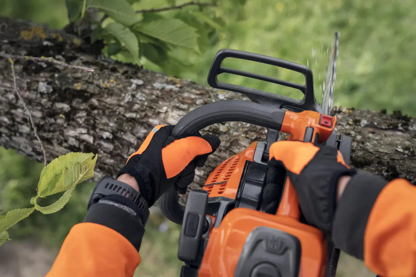 Husqvarna T540 XP Mark III Top Handle Chainsaw - 39.1cc Gas Engine with 16in Guide Bar for Professional Arborists - 970510016
