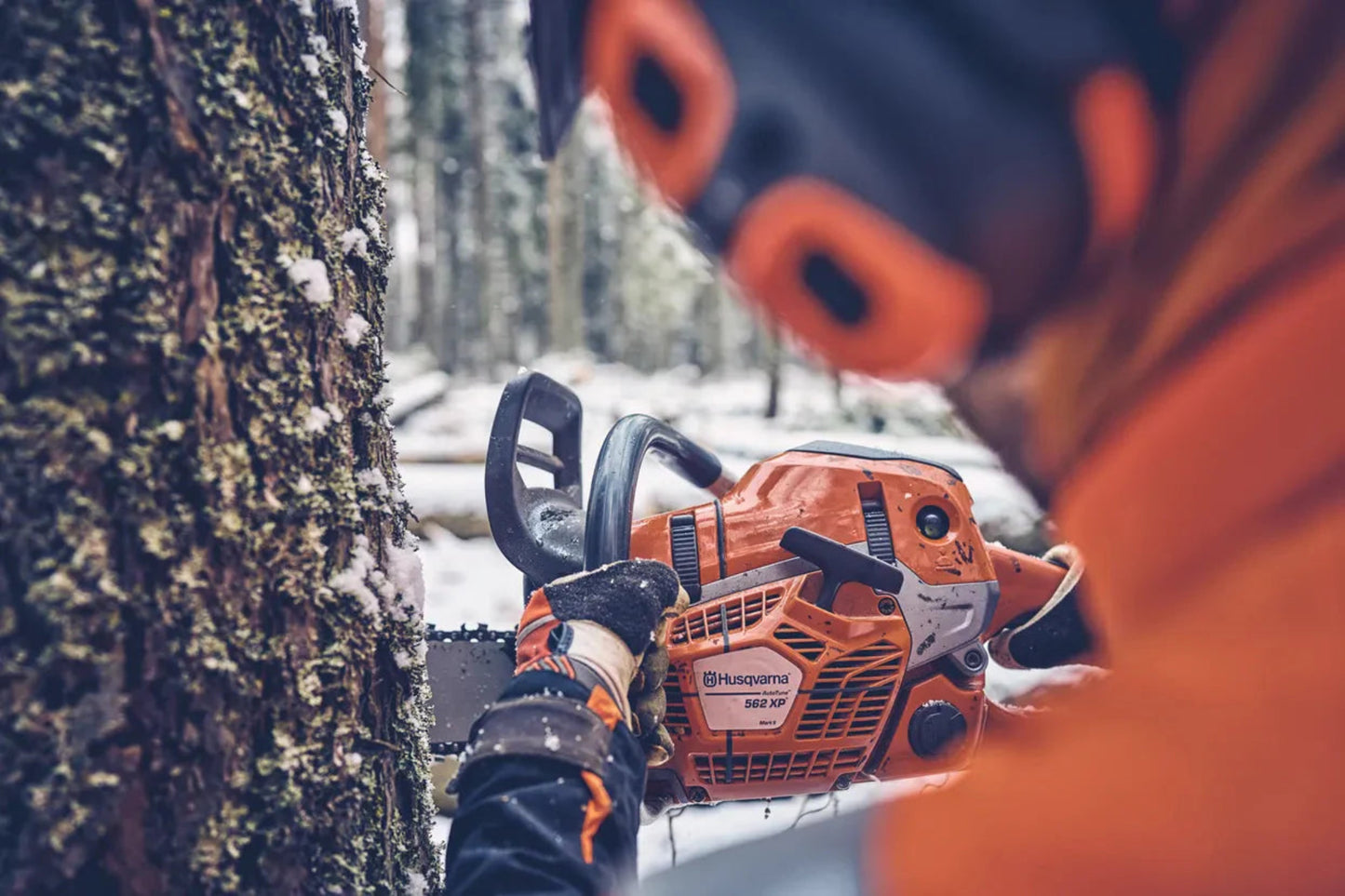Husqvarna 562 XP Mark II Chainsaw - 59.8cc Gas Engine with 20in Guide Bar for Professionals - 970696720