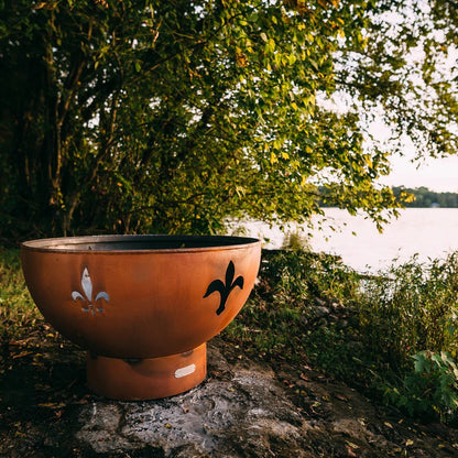 Fleur de Lis at the lake, no fire