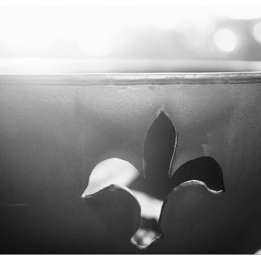 Fleur de Lis design, no fire