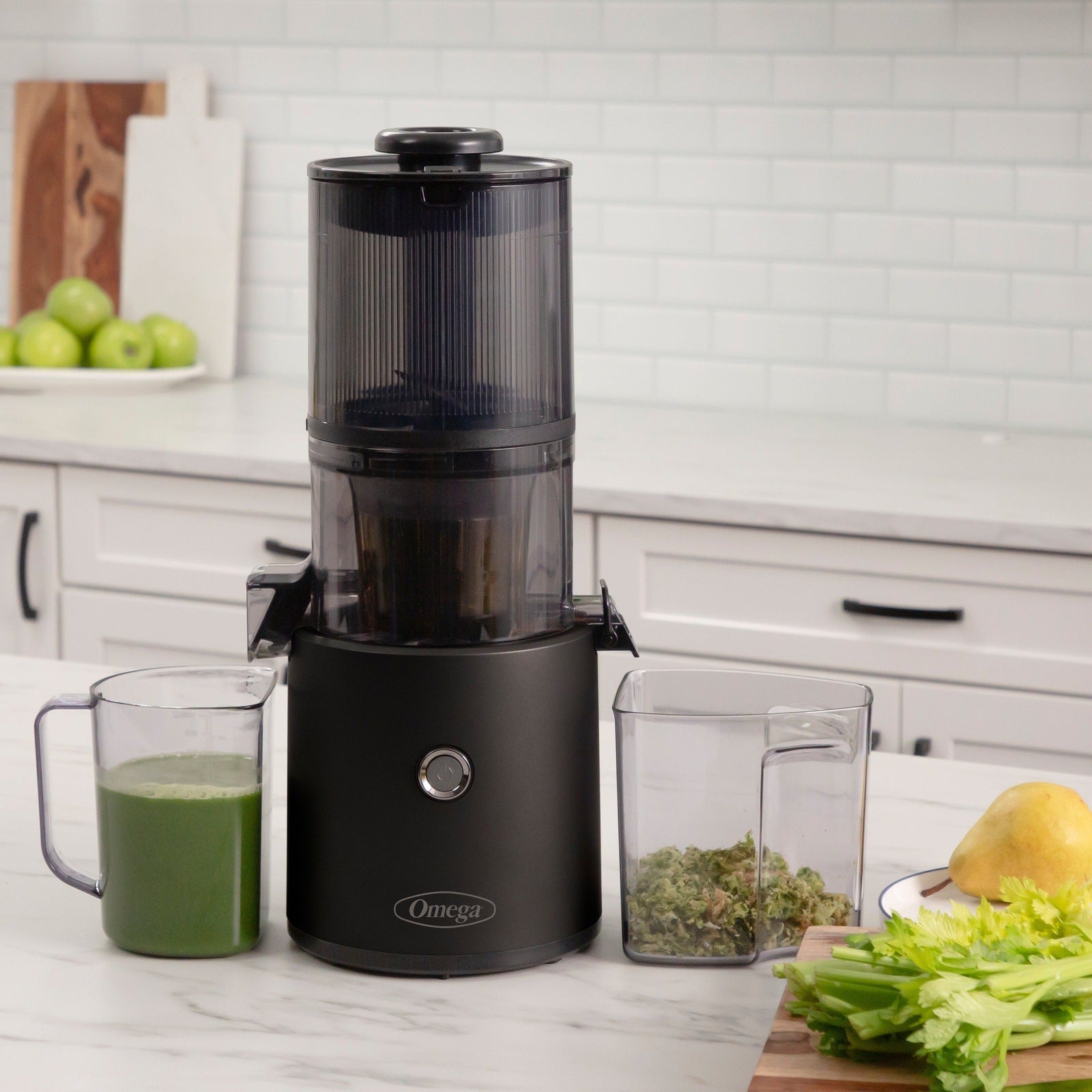 Omega Effortless™ Batch Juicer, 2L Capacity, in Black JC2022BK11