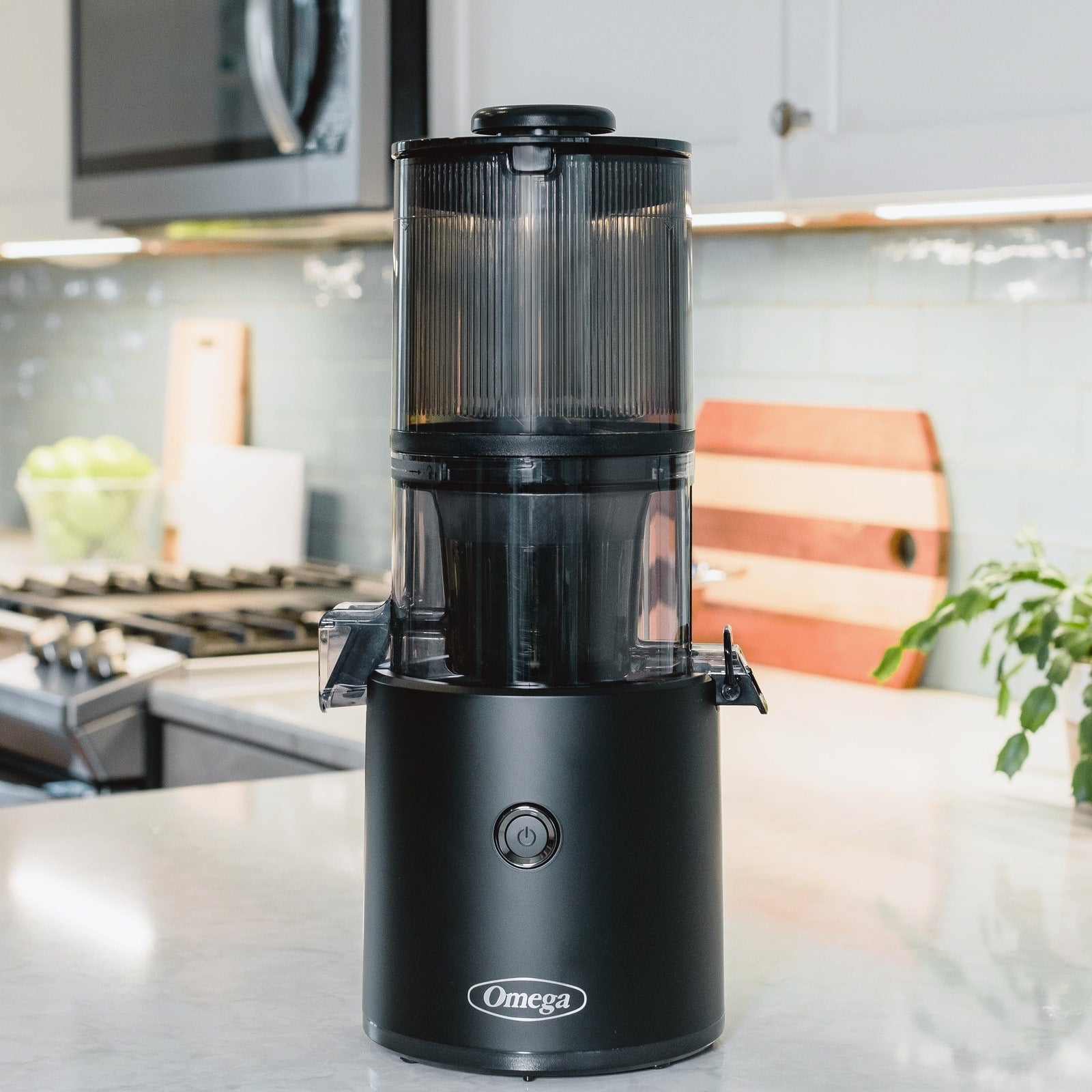 Omega Effortless™ Batch Juicer, 2L Capacity, in Black JC2022BK11