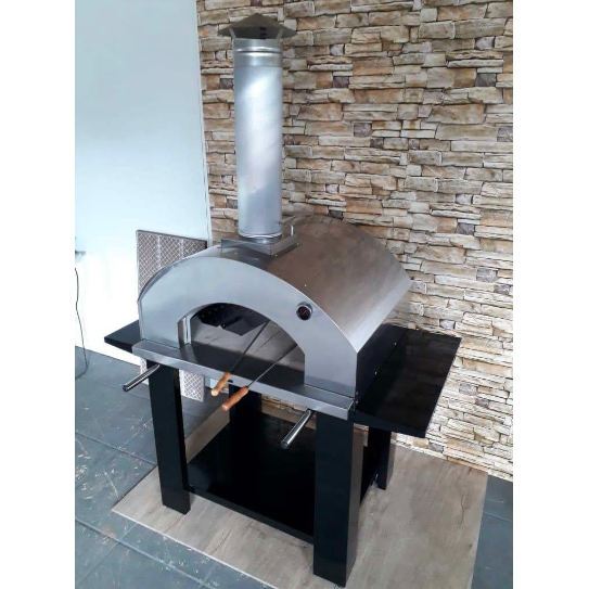 Ñuke Pizzero Pizza Oven in Room